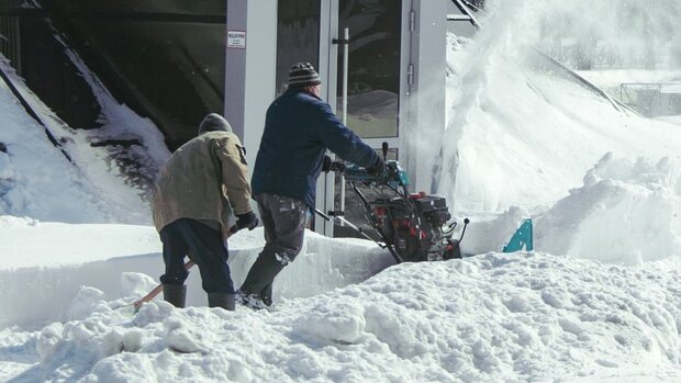 Schneeräumung mit einer Schneefräse